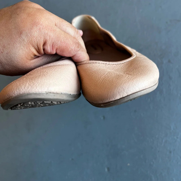 Minnetonka Beige Neutral Leather Ballet Flats - Size 9.5 - Picture 5 of 9